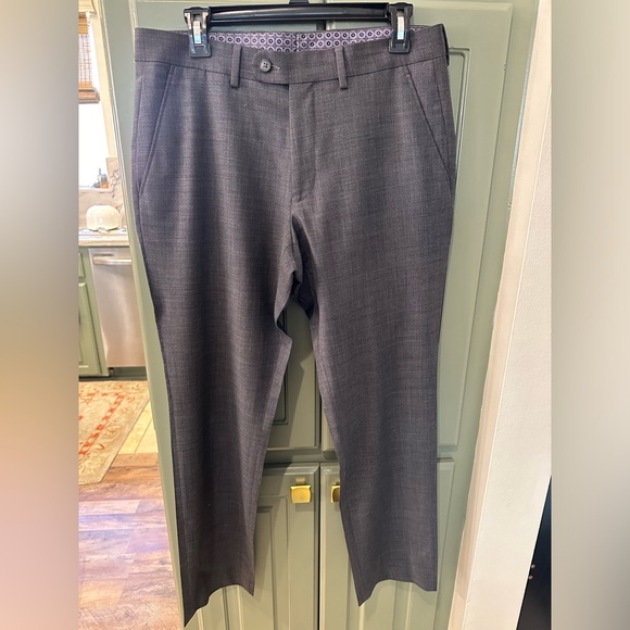 Suit - Picture 3 of 7